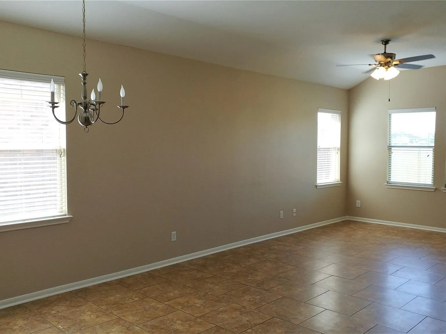 3 bed, 1844 sqft, $2,200 — Photo 4