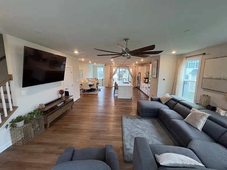 7608 Cross Creek Dr — Photo 3