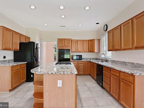 4th image of 8927 Falls Farm Dr