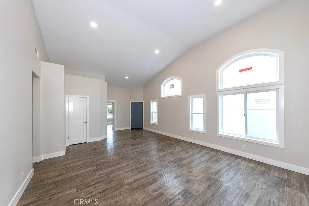 3 bed, 1350 sqft, $4,500 — Photo 4