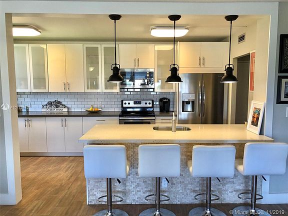 3rd image of 4330 Hillcrest Dr APT 300