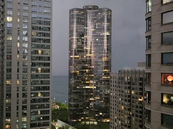 401 E Ontario St, Chicago, IL