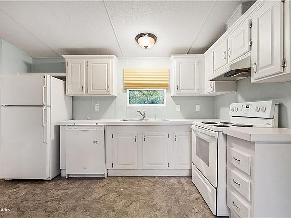4th image of 9950 SE 151st Pl