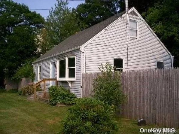 25 Lorraine, Northport, NY 11768