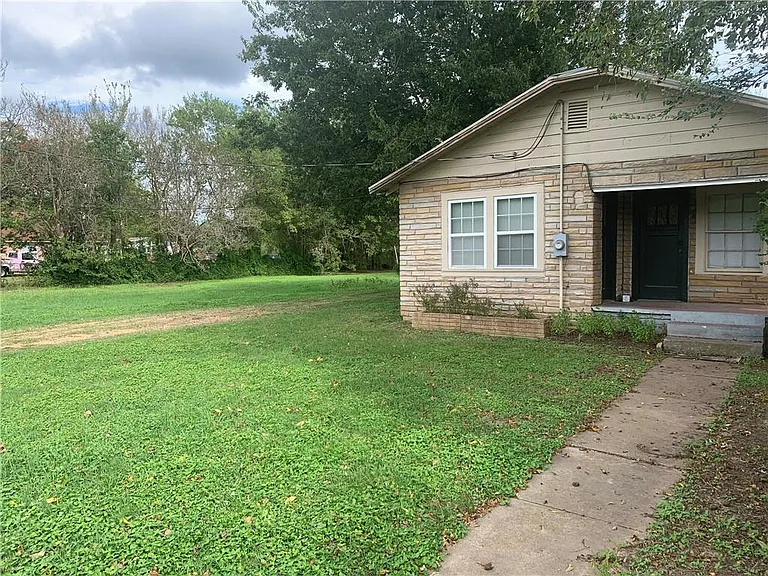 2305 Main St — Photo 10