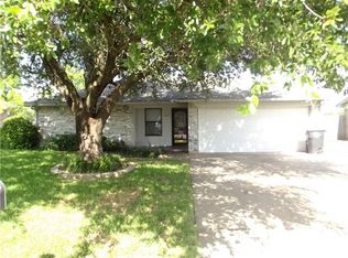 1501 Berry Dr, Cleburne, TX 76033