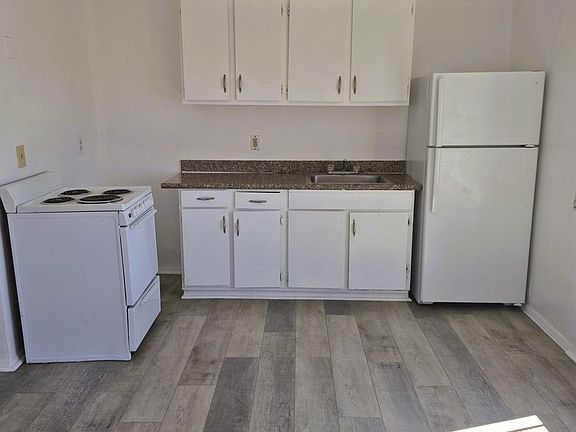 2nd image of 1811 27th Ave #212