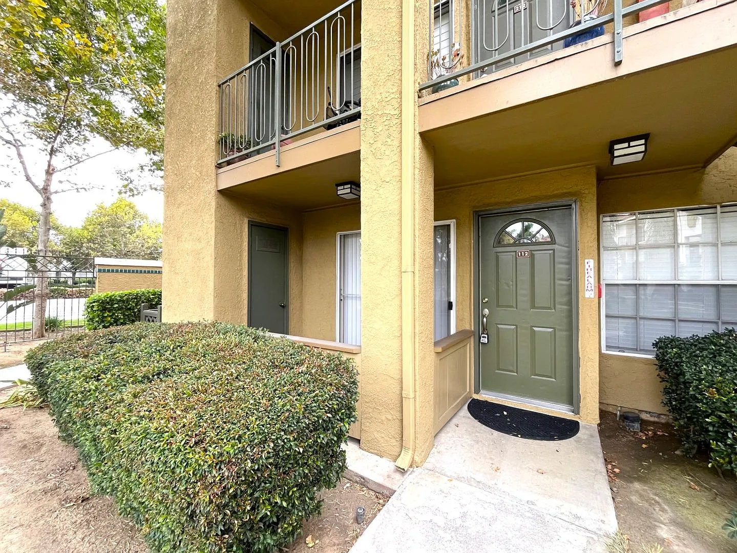 1 bed, 1 bath located in Corona! — Photo 1
