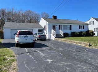 30 Mary St, Waterford, CT 06385