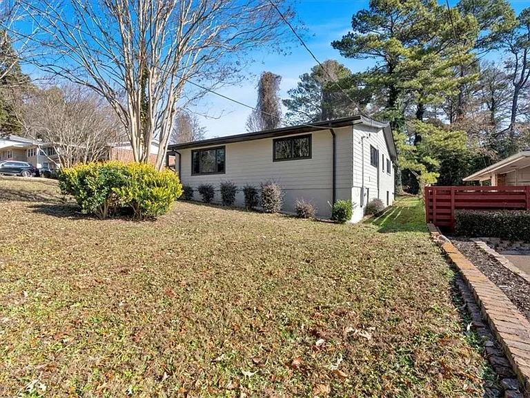 2142 Cloverdale Dr SE — Photo 27