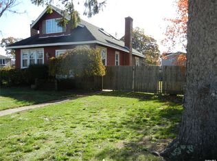 195 Oak St, Amityville, NY 11701