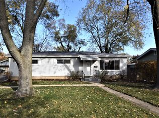 724 W James St, Villa Park, IL 60181
