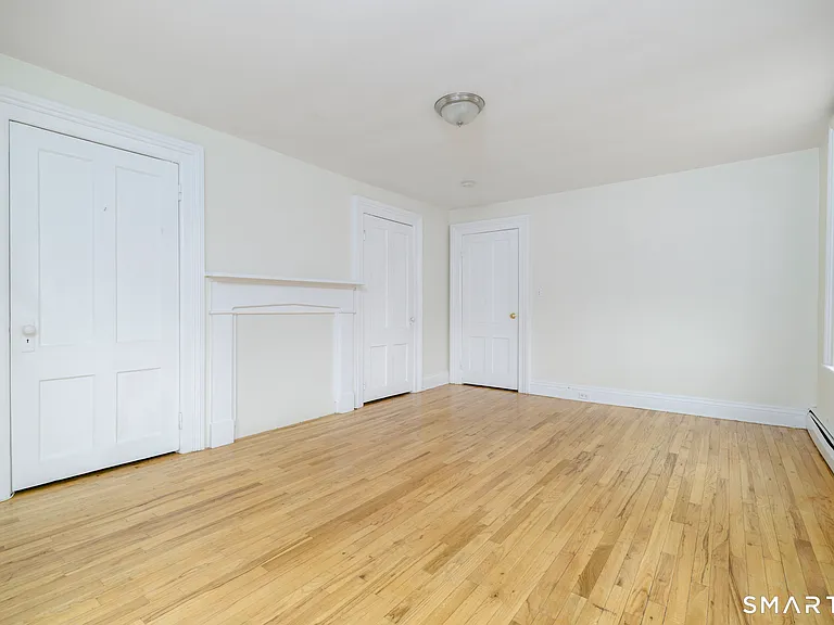 18 Elm Tree Pl #2 — Photo 8