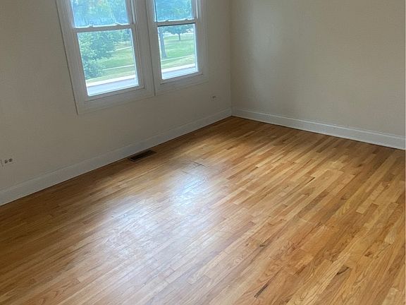 2nd image of 604 Grand Ave