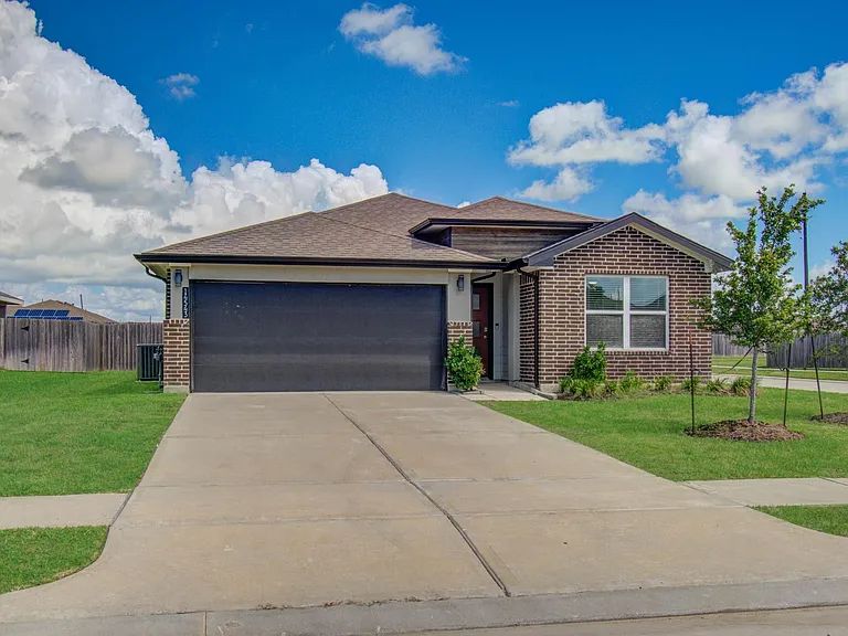 14543 Rain Tree Dr — Photo 3