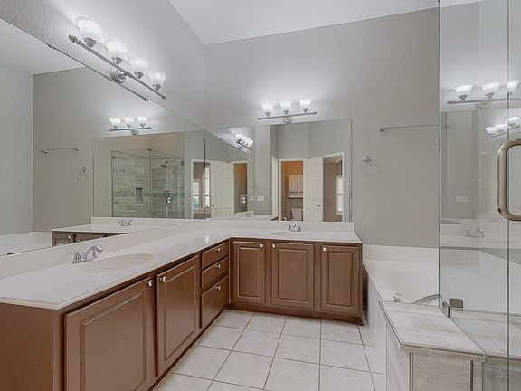 4th image of 2705 Wales Dr