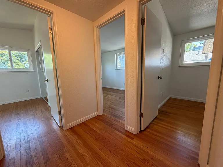 8945 Fashion Dr — Photo 16