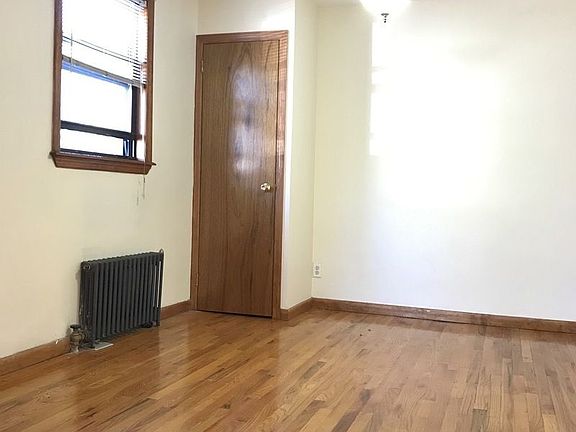 2nd image of 1404 Astoria Park S
