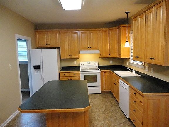 2nd image of 104 Carostone Ct