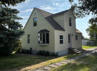 410 1st St NW, Crosby, ND 58730