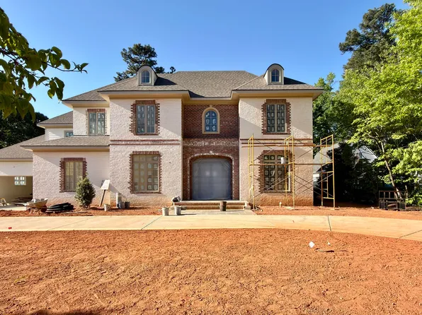 6832 Greystone Dr, Raleigh, NC 27615