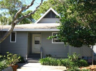 1015 Lake Avoca Ct, Tarpon Springs, FL 34689