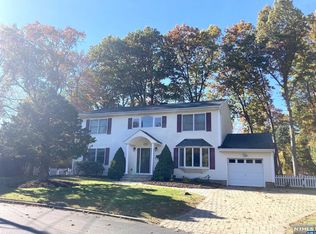 8 Seibert Ct, Park Ridge, NJ 07656