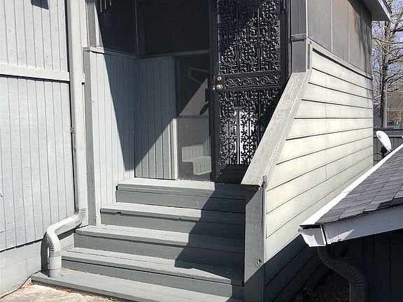 2nd image of 1104 North Pkwy APT 1
