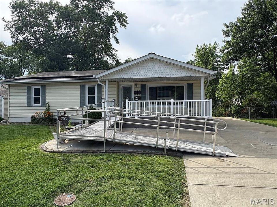 1st image of 203 Greenfield Dr
