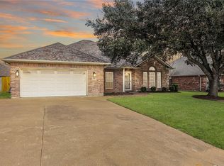 325 Bernburg Ln, College Station, TX 77845