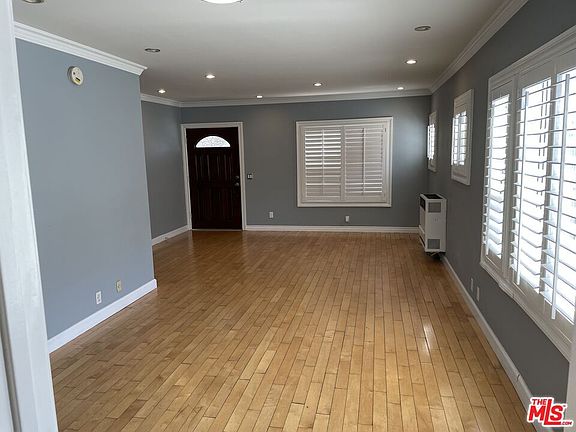 5th image of 713 W 49th Pl