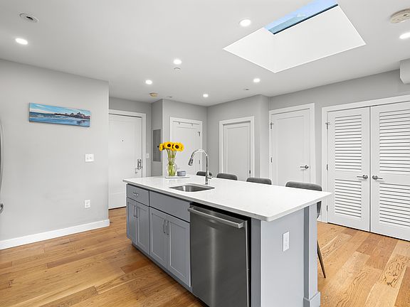 4th image of 10 Everett St #402