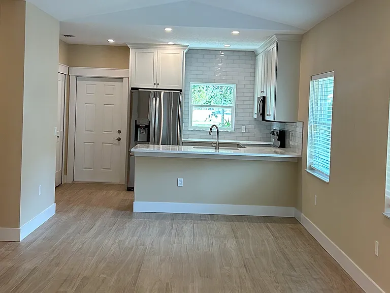 1041 Charlotte Ave — Photo 5