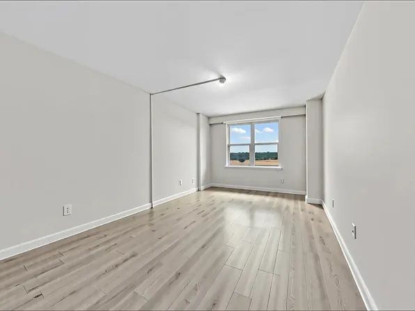 555 Kappock Street image 10 of 24