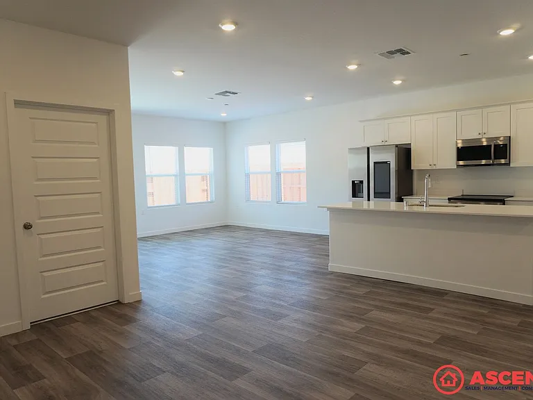 8206 Wandesford Dr — Photo 11