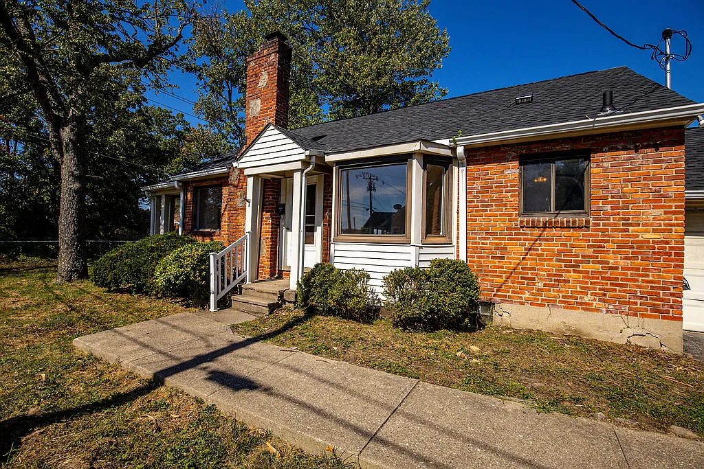 3 bed, 1401 sqft, $2,050 — Photo 1