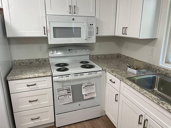 2nd image of 5220 Grove St #B