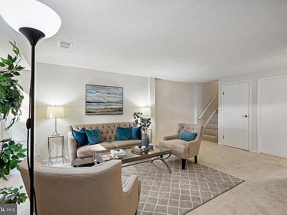 3rd image of 30 Whitechurch Ct