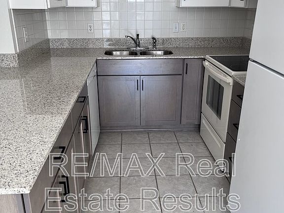 5th image of 1607 N Timberline Dr