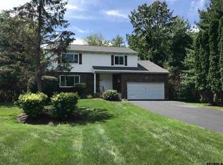 5 Ritannie Ct, Latham, NY 12110