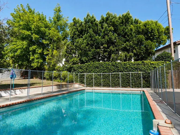 4711 Tyrone Ave — Photo 52