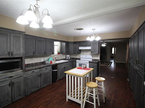 4th image of 2923 Canary St