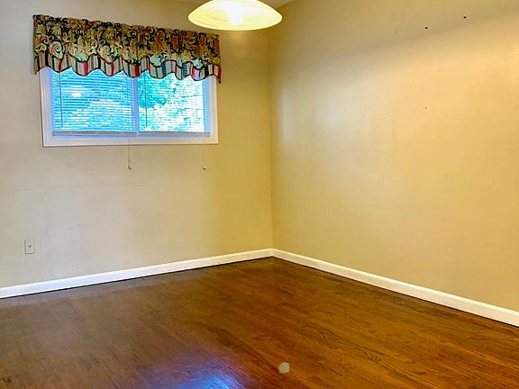 5th image of 65 Carmel Ave