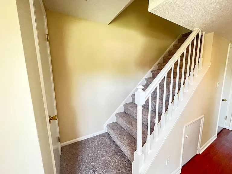 4746 Champion Ct — Photo 14