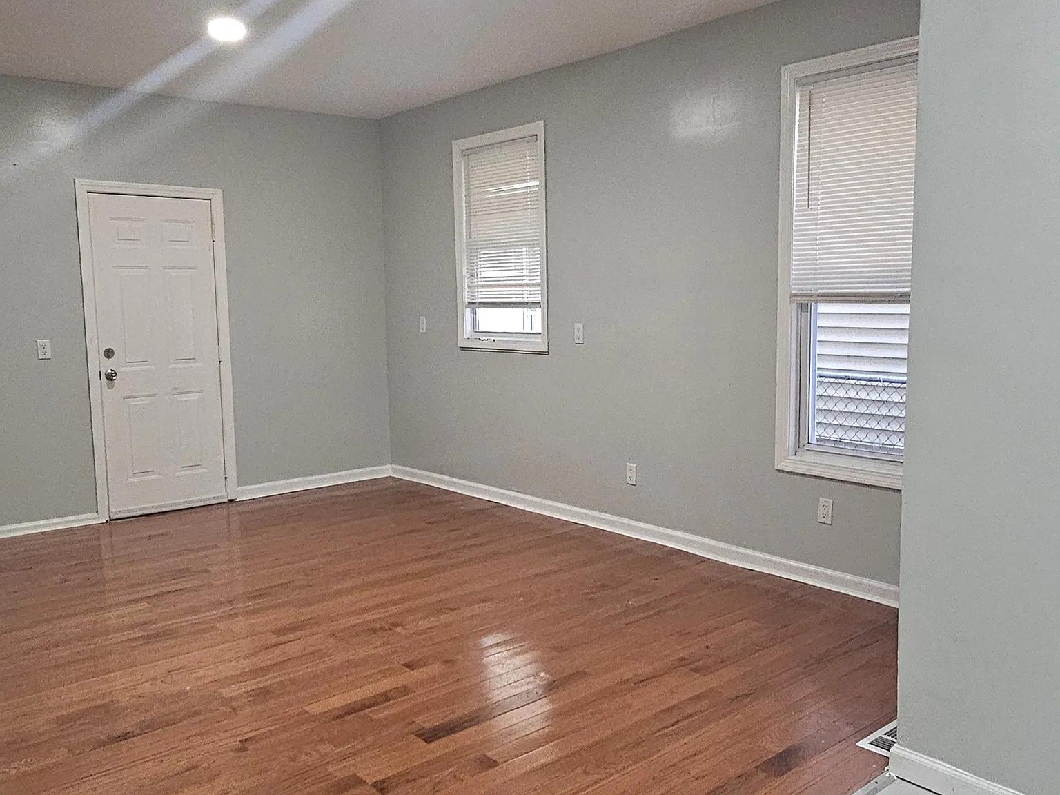 3 bed, 872 sqft, $1,750 — Photo 3
