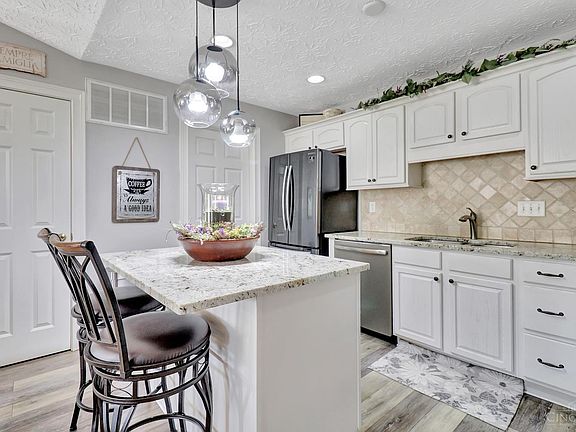 2nd image of 8003 Pinnacle Point Drive