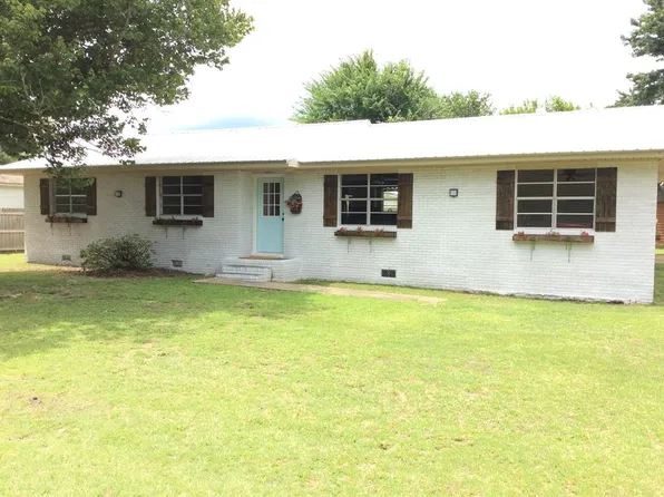 460 W 4th St, Luverne, AL 36049