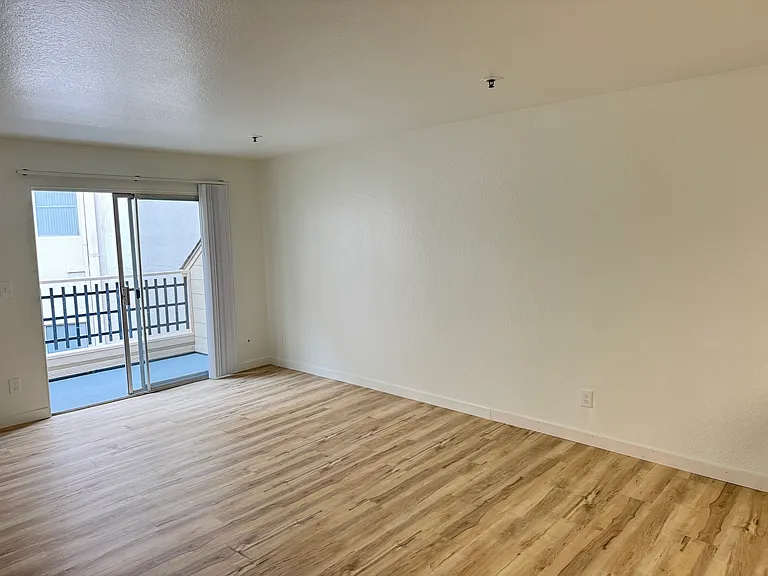 French Park Apartments — Photo 33