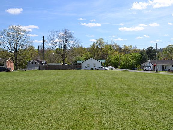 3rd image of Saint Lawrence Ave