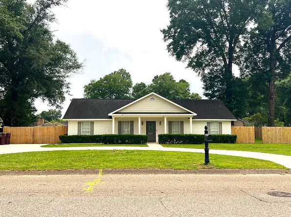 462 Margiana Dr, Satsuma, AL 36572